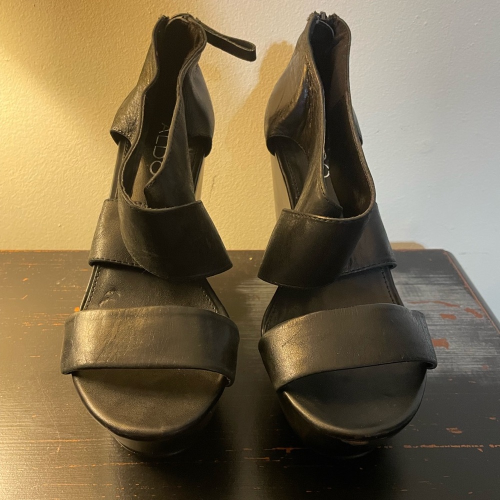 Black wedge heel. Great condition.